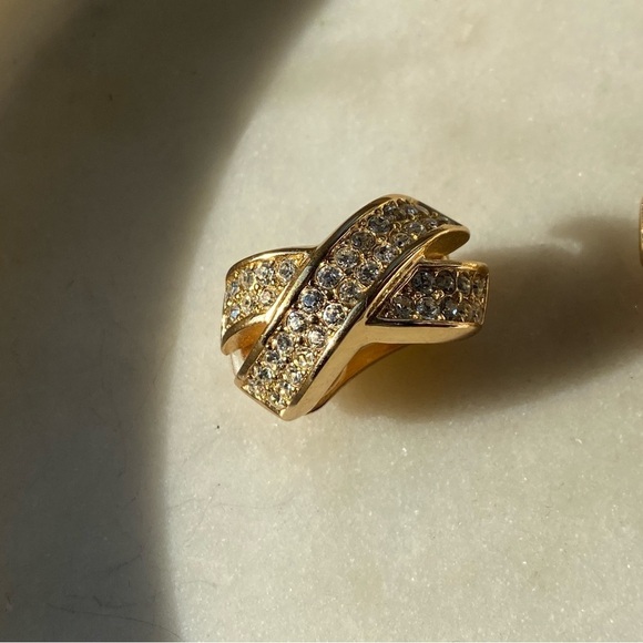 VINTAGE gold plated Christian Dior clip on earrings - Picture 5 of 16